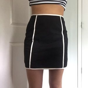 ✧ Staple Piece Skirt ✧
